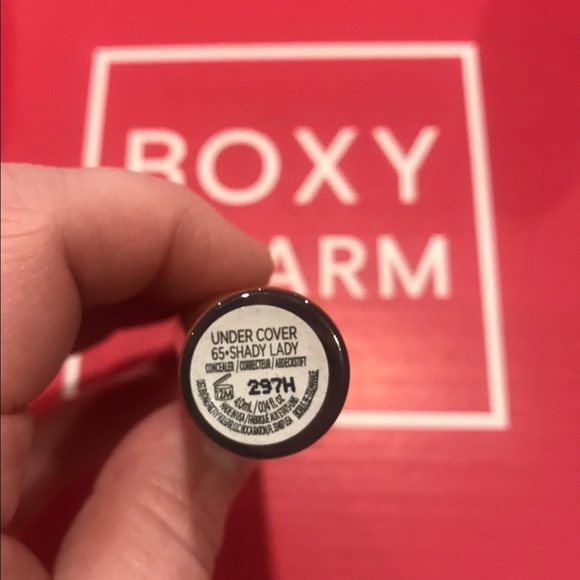 Pretty Vulgar concealer - Picture 2 of 2